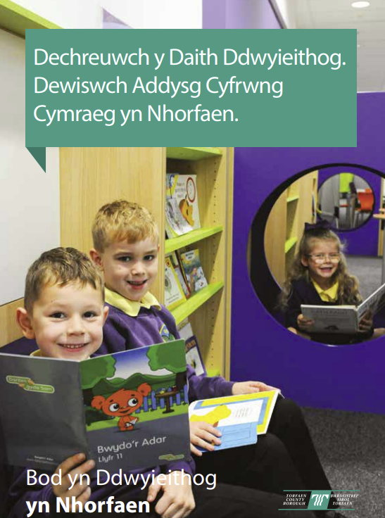 Blaen dudalen llyfryn Dechreuwch y Daith Ddwyieithog Torfaen